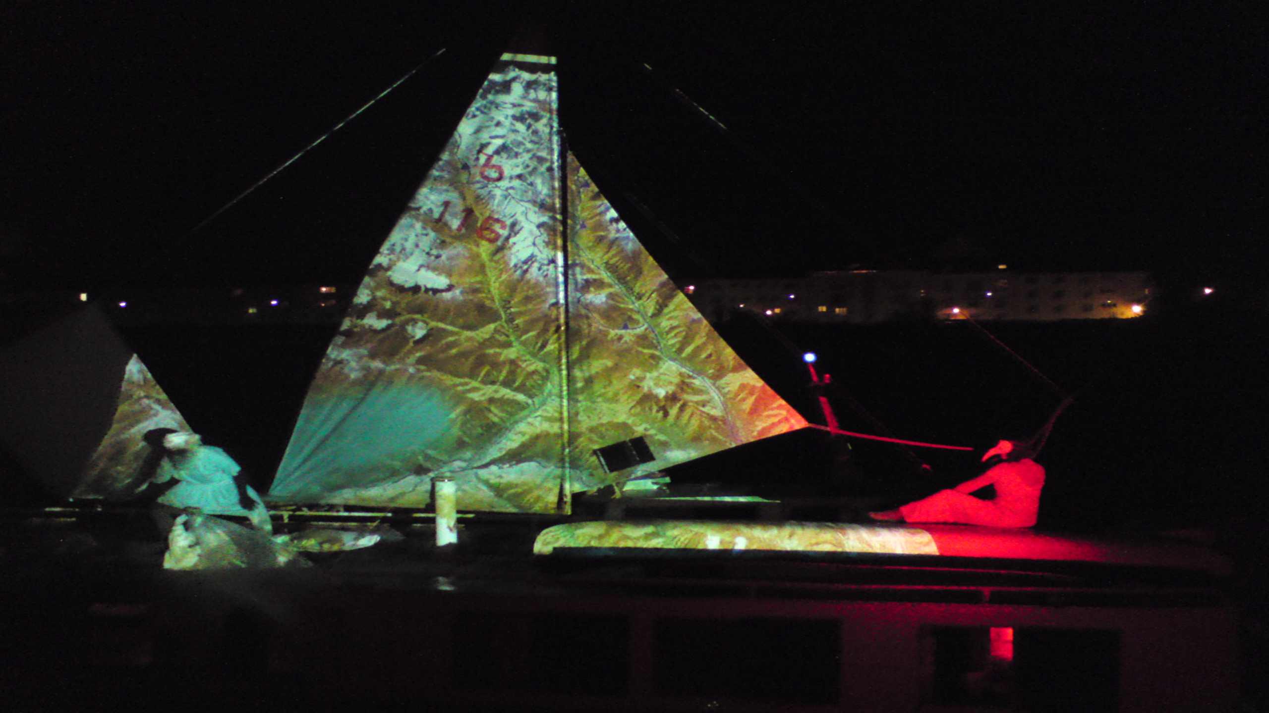 Die Segel ,Performance Kunst im Offenbacher Hafen