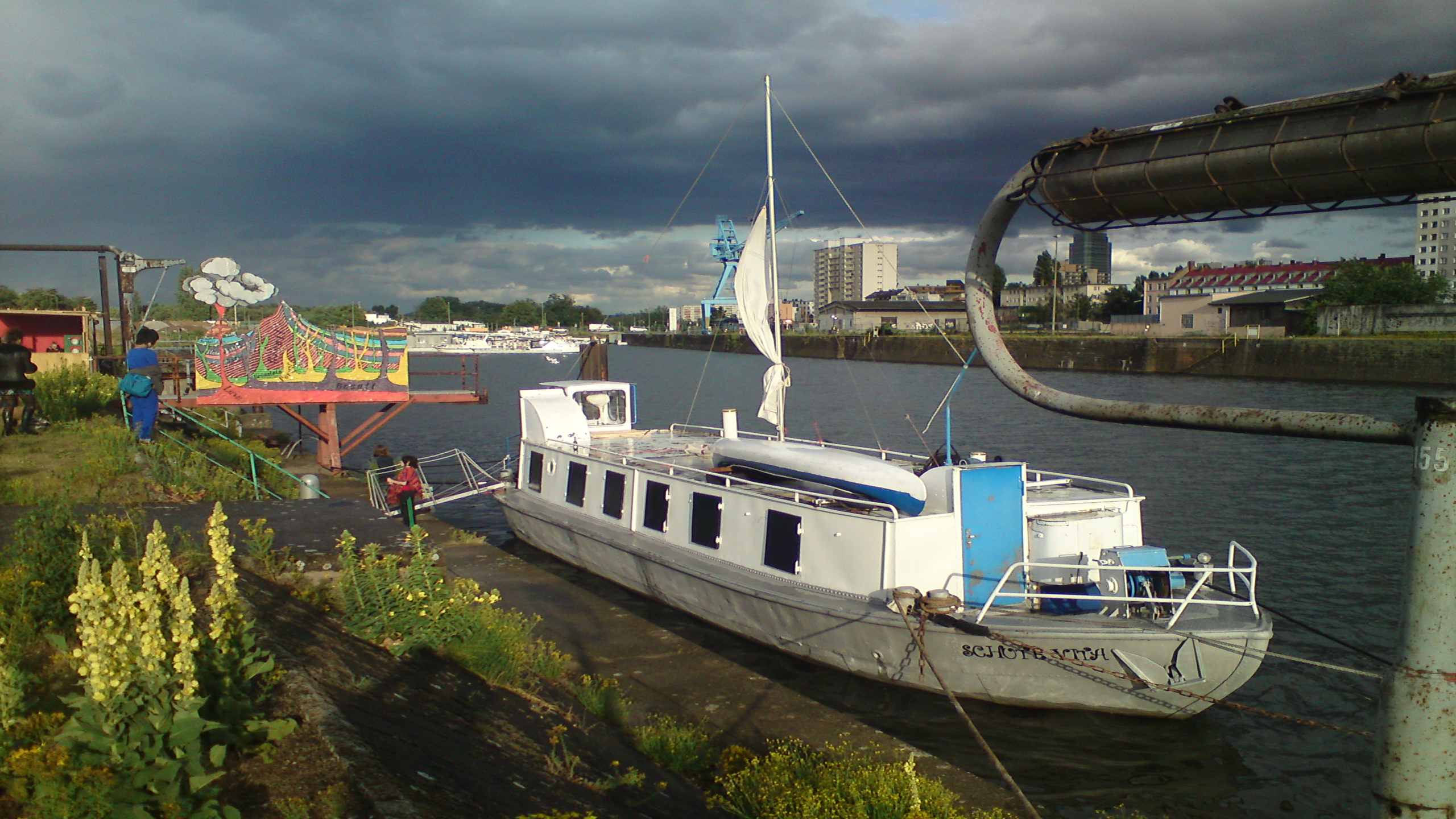 Installation von Konrad und Philipp Deines an der Hafenmole Offenbach